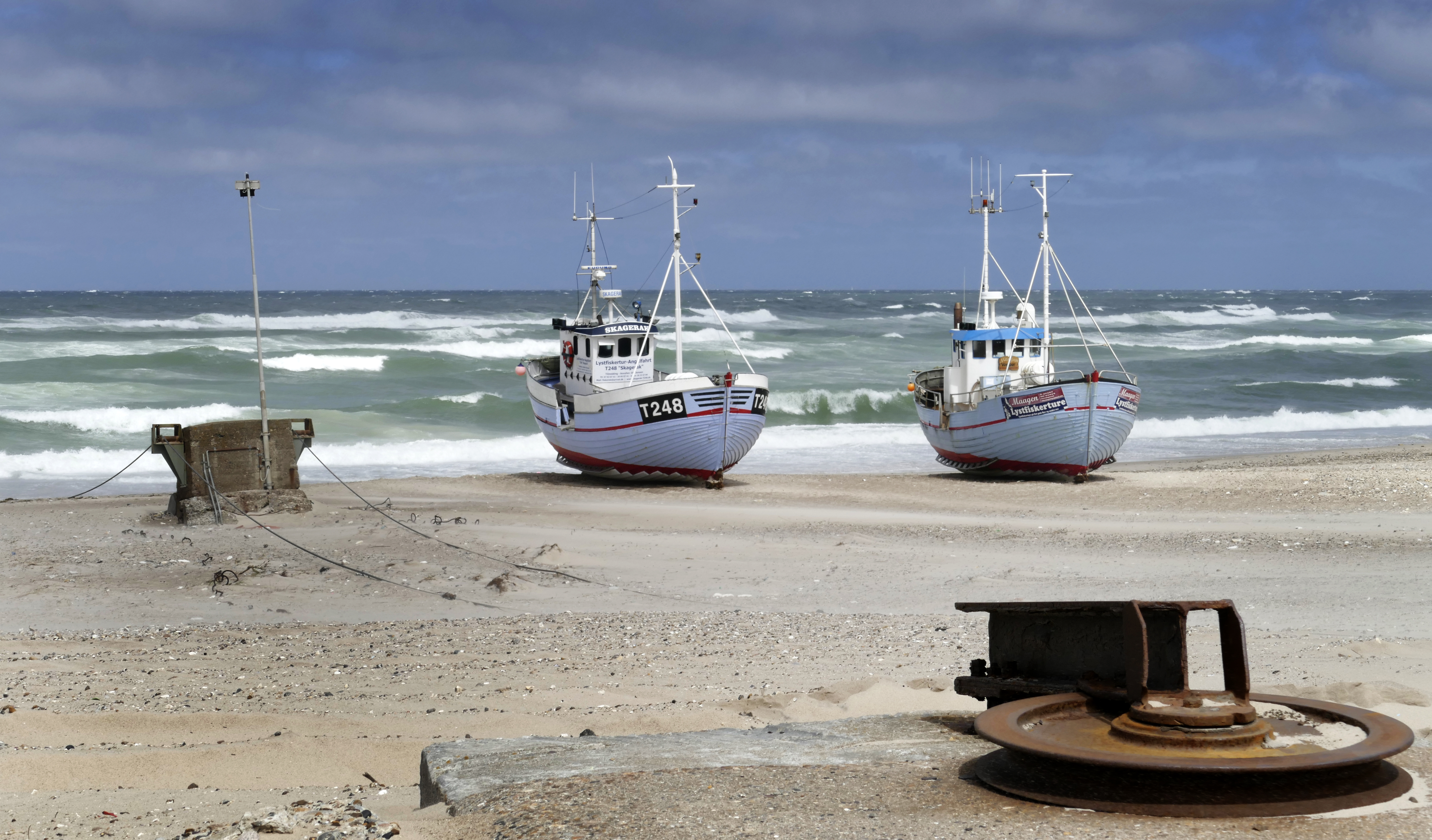 Fiskekutter på strand ved Vorupør