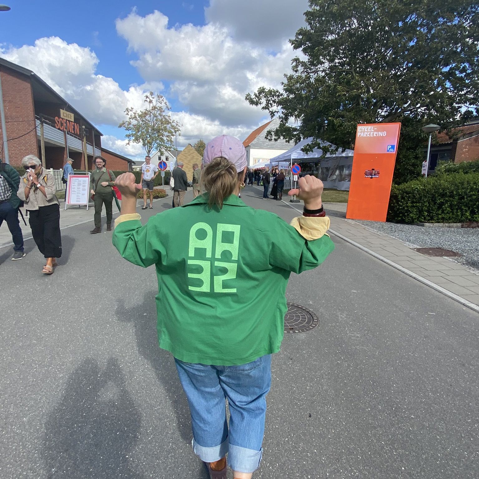 Sofia med AA32 jakke på Kulturmødet Mors