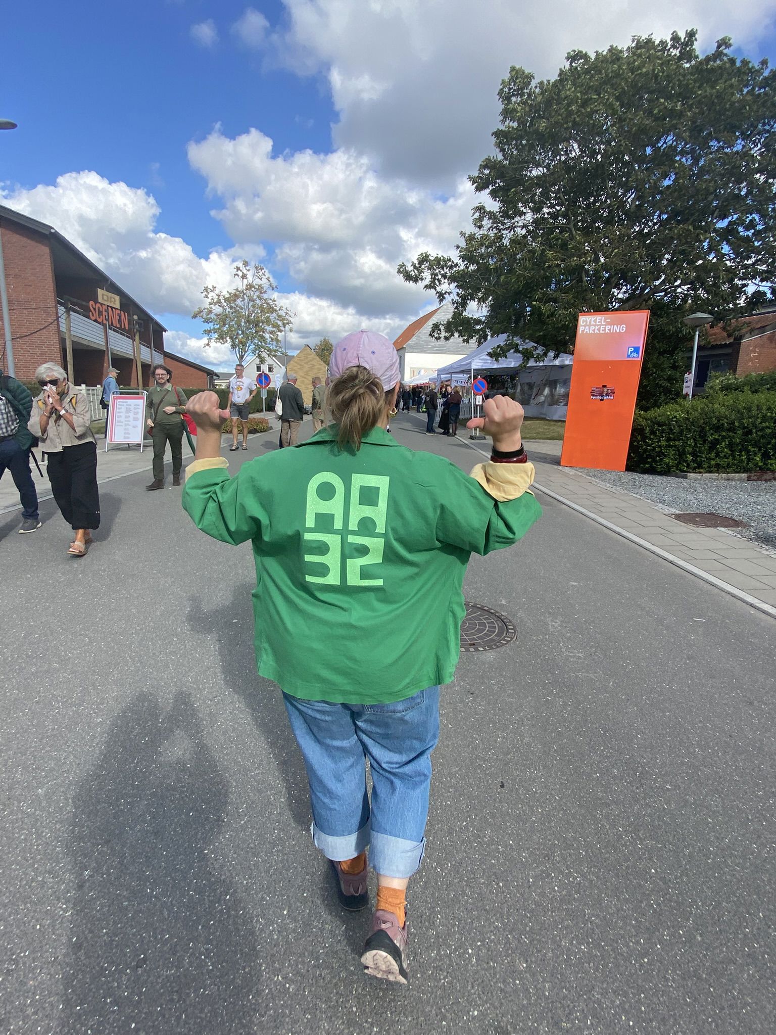 Sofia med AA32 jakke på Kulturmødet Mors